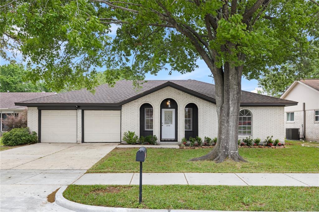 Foto principal - 3709 Edgebrook Dr