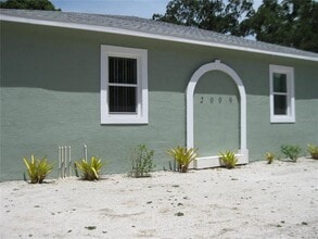 Building Photo - 2009 Cocoanut Ave