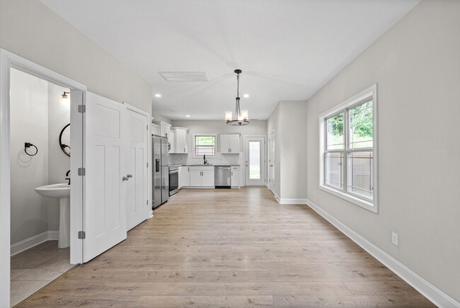 Building Photo - 48 Cave Springs Rd