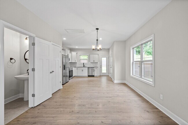 Foto del edificio - 48 Cave Springs Rd