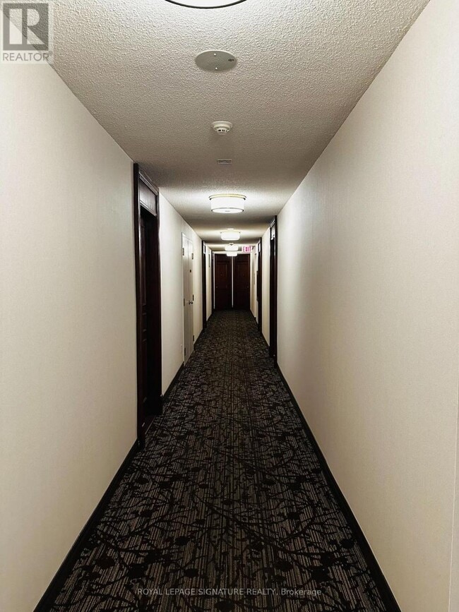 Photo du bâtiment - 2545 Erin Centre Blvd