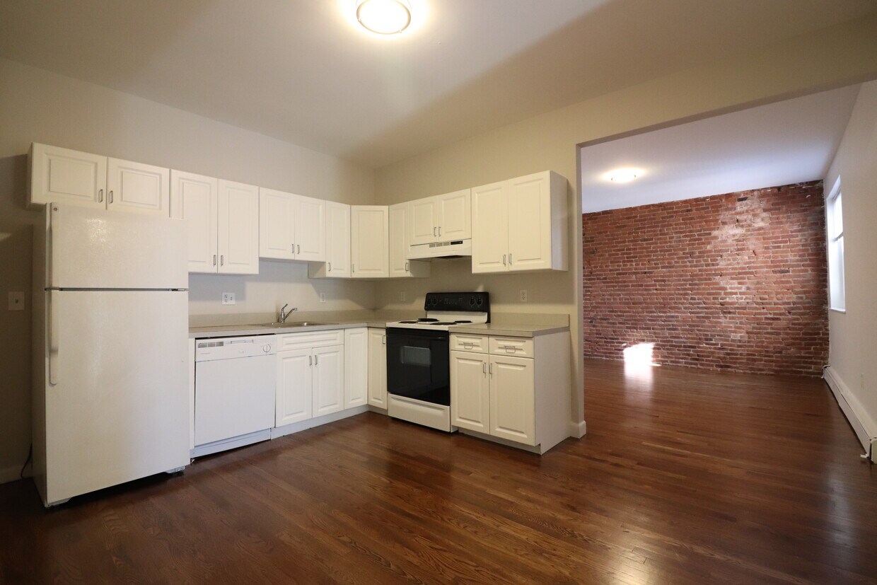 Foto principal - 15 Stearns Rd