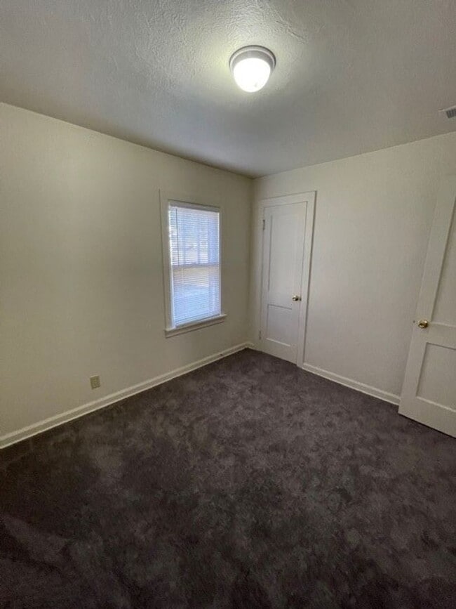 Foto del edificio - Available NOW! Darling 2 Bedroom Ranch
