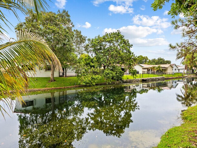 Foto del edificio - 10497 NW 4th St