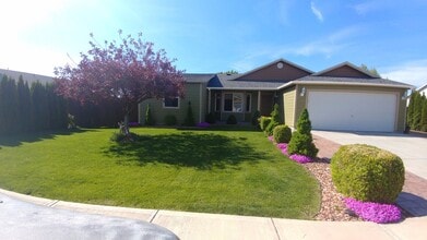 Building Photo - 9408 Mustang Dr