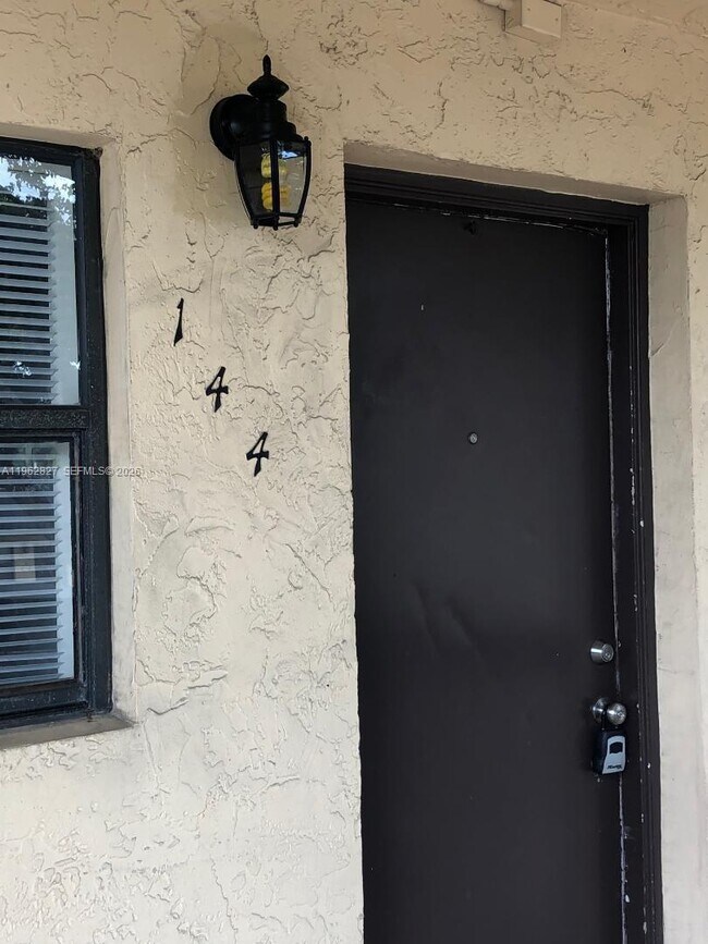 Foto del edificio - 144 NW 91st Ave