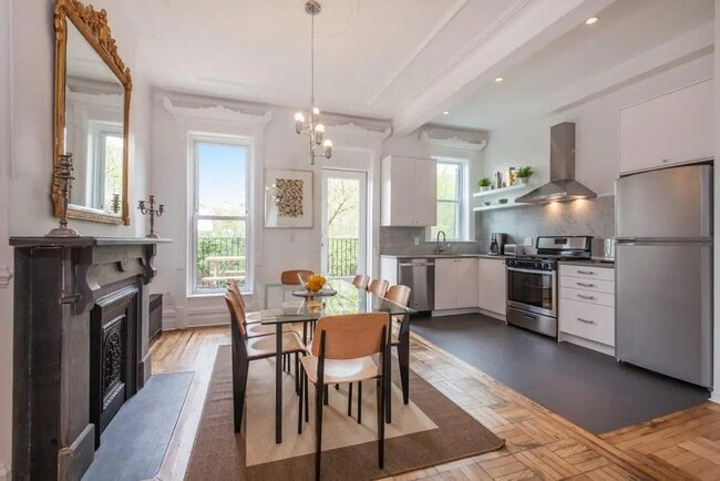 Foto del edificio - Furnished room/NOT APARTMENT