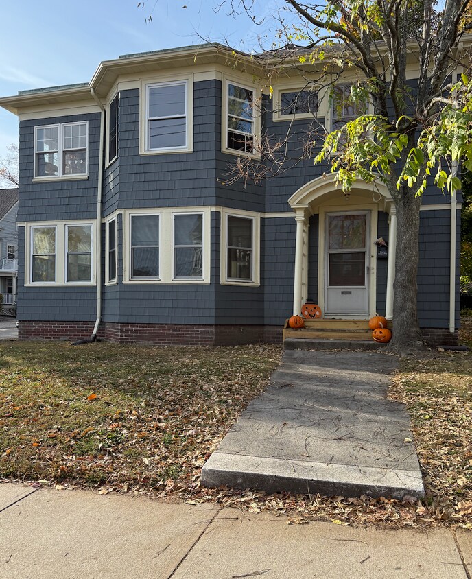 Primary Photo - 684 Hope St