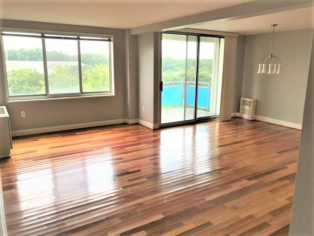 Foto del edificio - 10201 Grosvenor Pl
