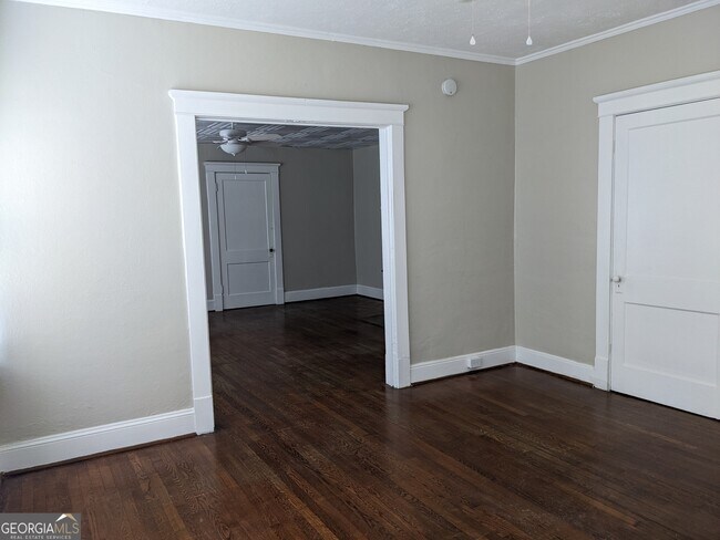 Building Photo - 1802 Temple Ave