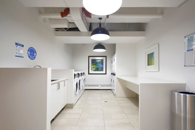 Building Photo - The Kingsview