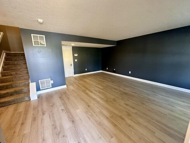 Foto del edificio - 5895 Canyon Creek Dr