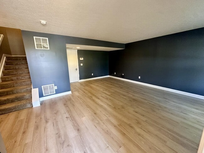 Building Photo - 5895 Canyon Creek Dr