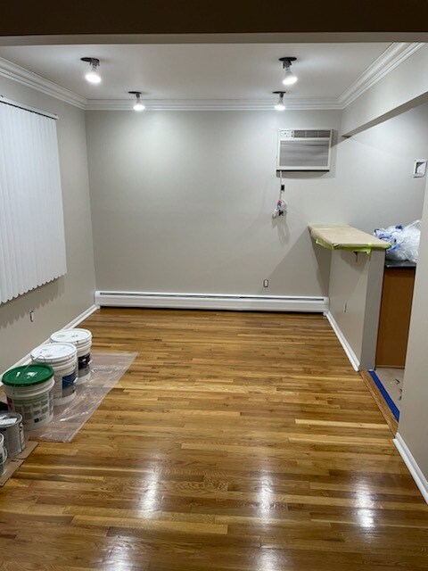 Dining Room Size 11' x 10" - 19 Pine St