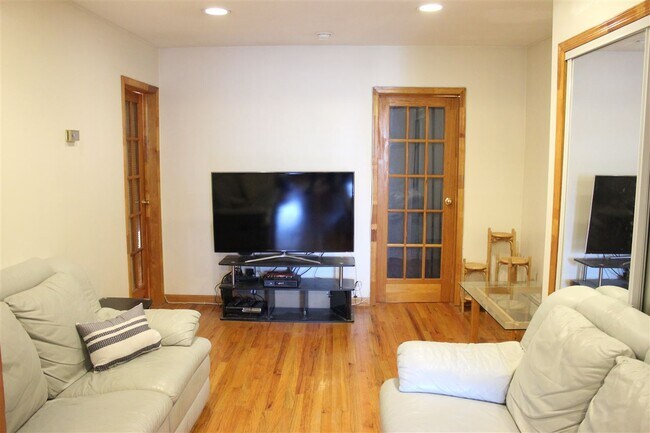 Foto del edificio - 228 Willow Ave