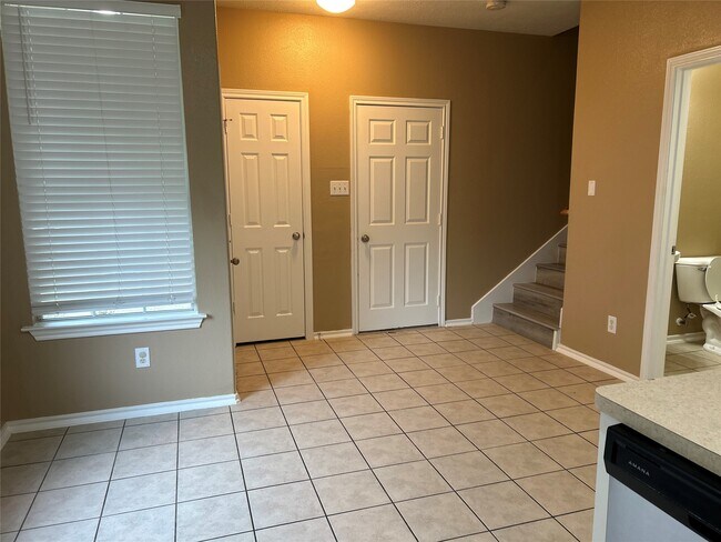 Foto del edificio - 14430 Fairbuff Ln