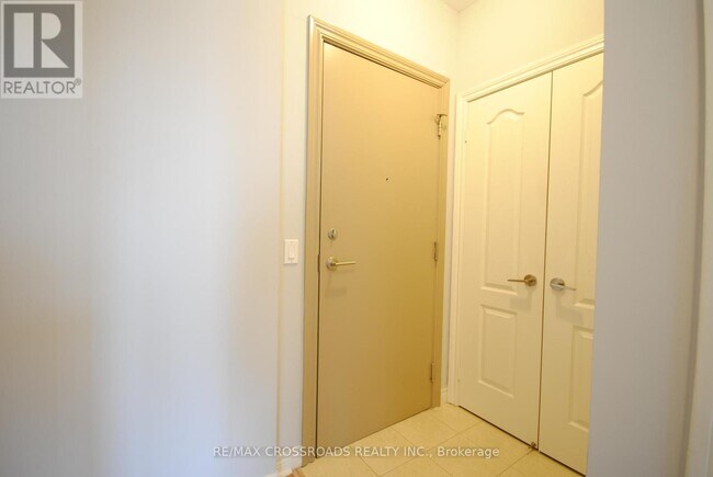 Photo du bâtiment - 70 Town Centre Court