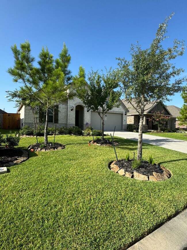 Building Photo - 3 Bedroom, 1 Study Single Family Home in C...