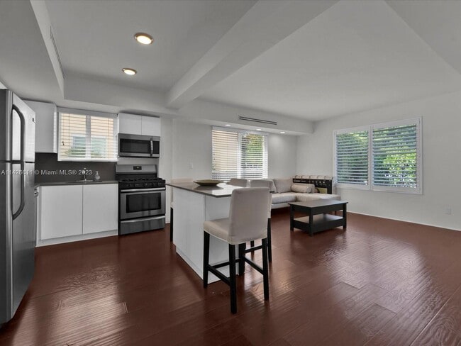 Building Photo - 7333 Dickens Ave