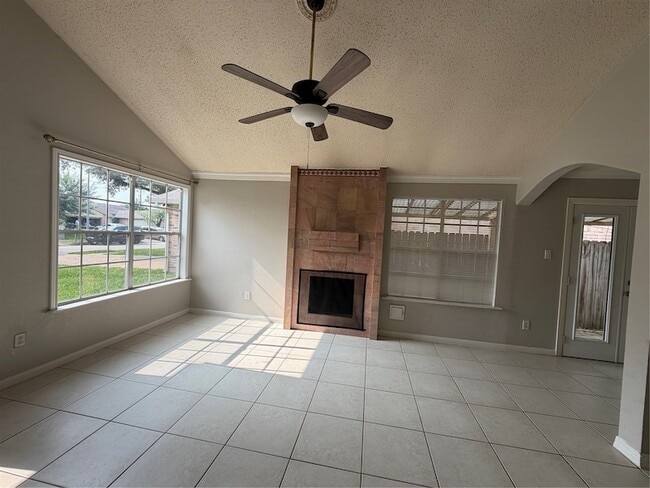 Foto del edificio - 4326 Hawk Meadow Dr