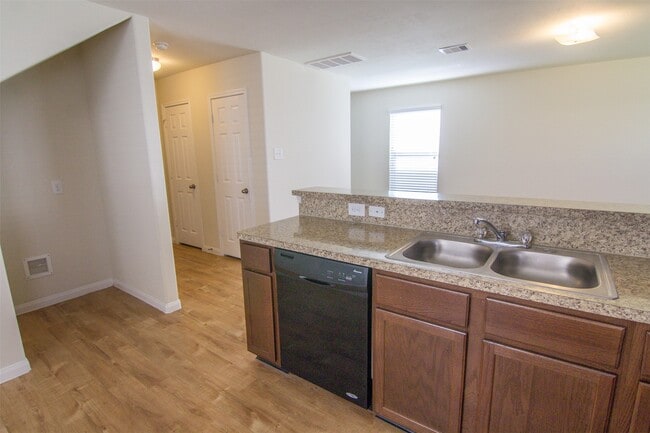 Building Photo - 708 South Ella Creek Drive