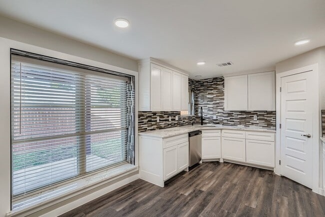 Building Photo - 3809 Misty Meadow Dr