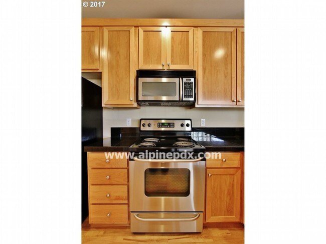 Building Photo - 1010 SW 170th Ave