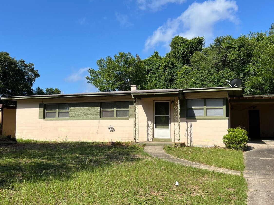 Primary Photo - Central Pensacola Living