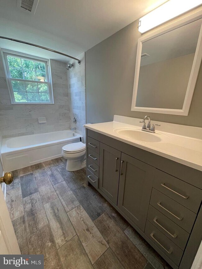 Building Photo - 607 Bashford Ln