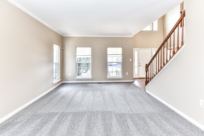 Building Photo - 604 Marshall Dr NE
