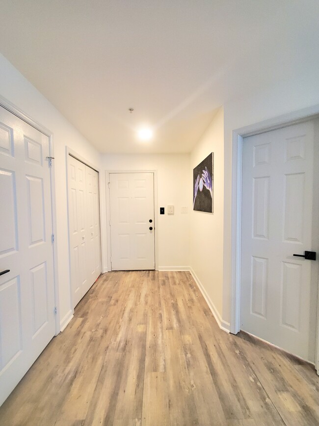 Foto del edificio - 9720 Lake Pointe Ct
