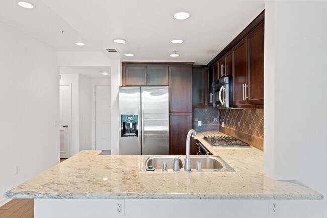 Foto del edificio - 931 E Walnut St