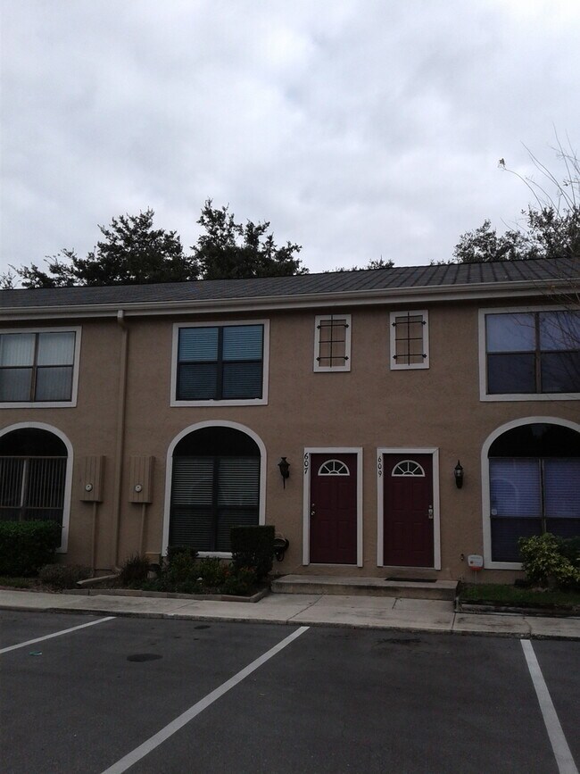 Building Photo - 2/2.5 WINTER SPRINGS