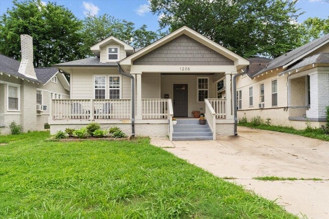 Building Photo - 1205 Forest Ave