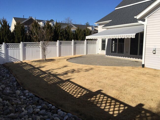 Building Photo - 202 Frontgate Dr