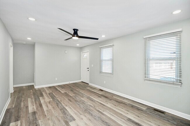 Foto del edificio - 2921 Ravencroft Dr