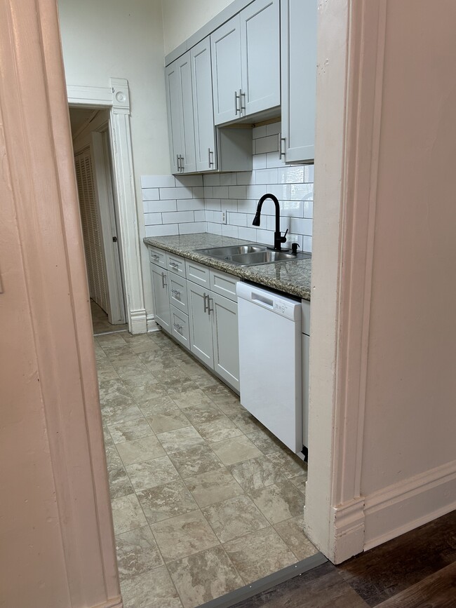 Building Photo - 844 S 300 E