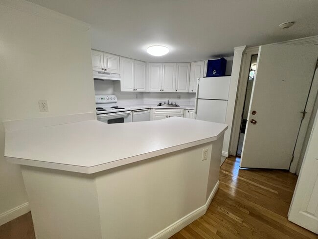 Building Photo - 1533 Beacon St