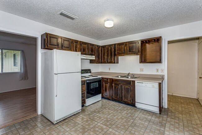 Foto del edificio - 2 bedroom 1 bath duplex