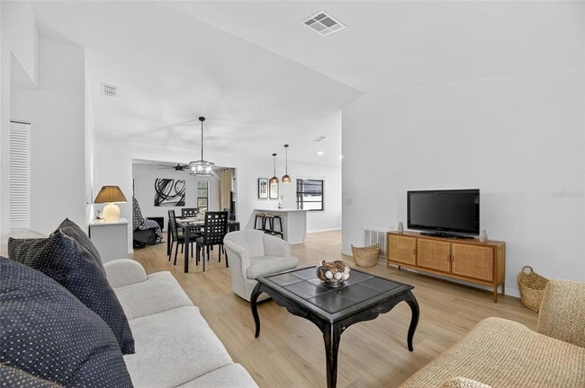 Building Photo - 8137 English Elm Cir
