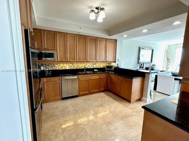 Foto del edificio - 20201 E Country Club Dr