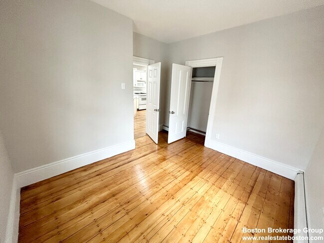 Building Photo - 12 Buttonwood St