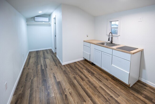 Building Photo - MUST SEE! Charming Studio Apartment! BACK ...