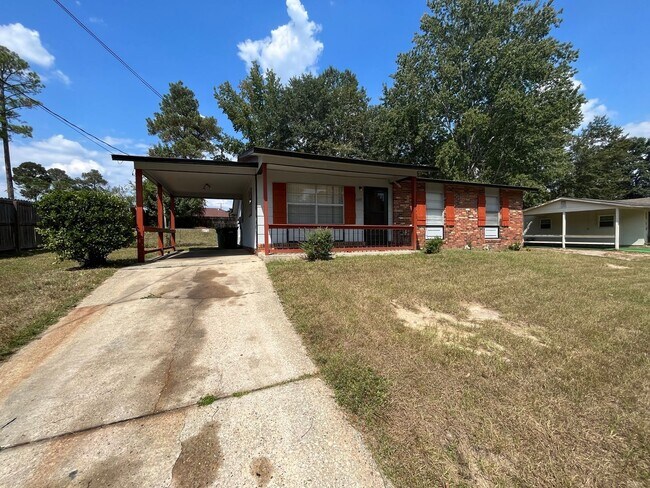 Building Photo - New On the Market!