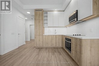 Building Photo - 21 Meadowvale Rd