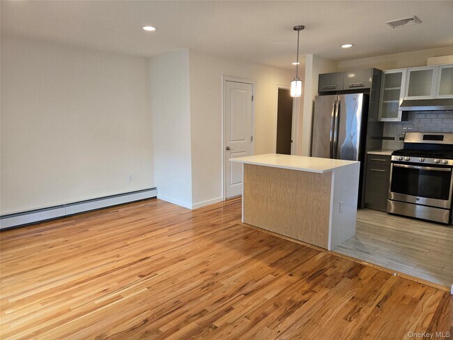 Foto del edificio - 63 Juniper Rd