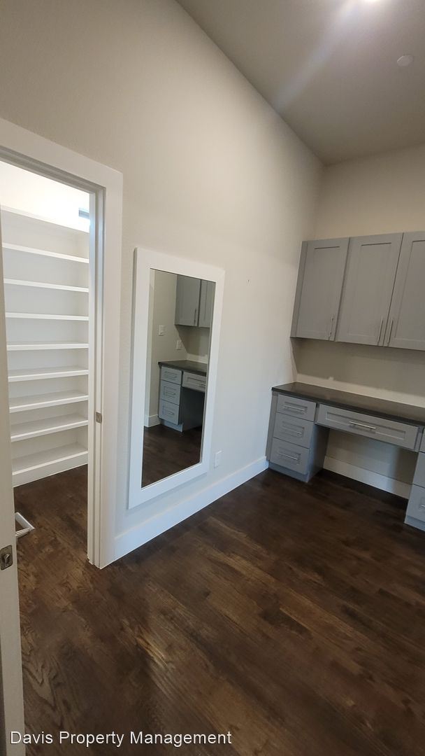 Building Photo - 2 br, 2.5 bath House - 3180 CARMEL ST # 206