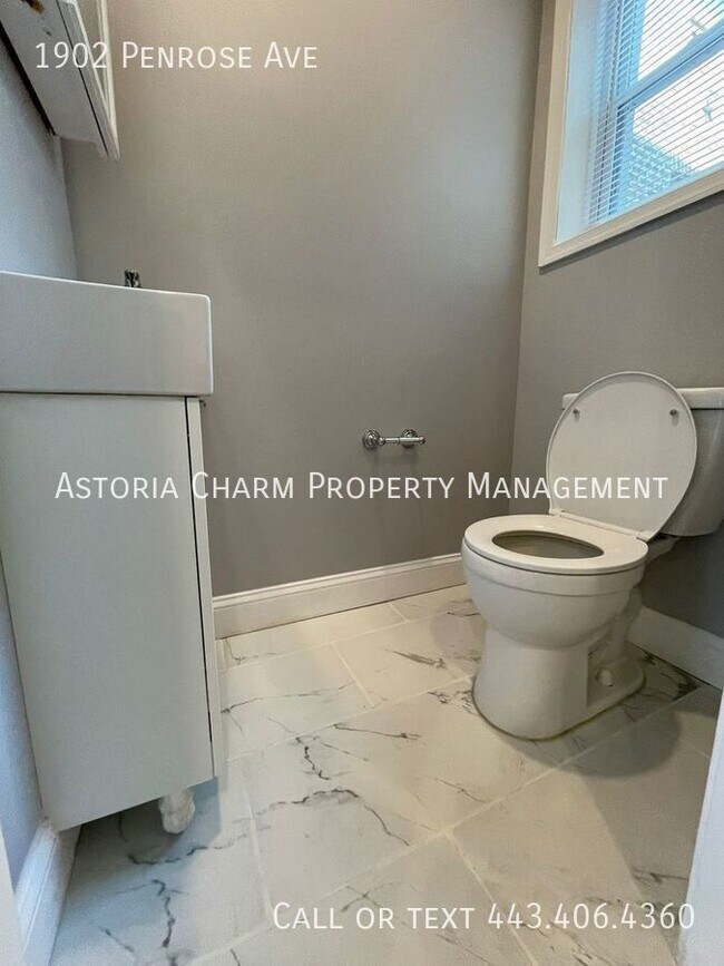 Building Photo - Brand new renovated townhouse with 3 bedro...