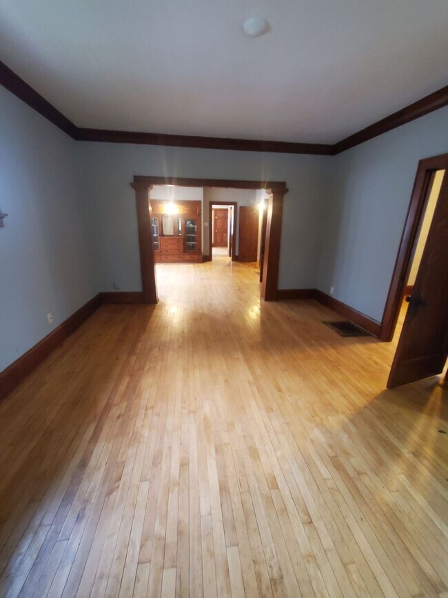 Foto del edificio - 2463 N Bartlett Ave