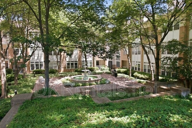 Foto del edificio - 220 Renaissance Pkwy NE